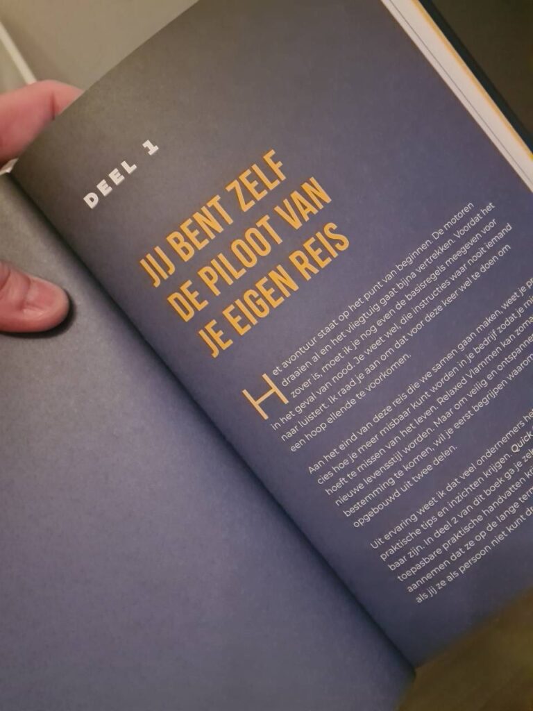 Op deze foto zie je hoofdstuk 1 van het boek Relaxed Vlammen van John Slabbekoorn van Lifestyle Of Business