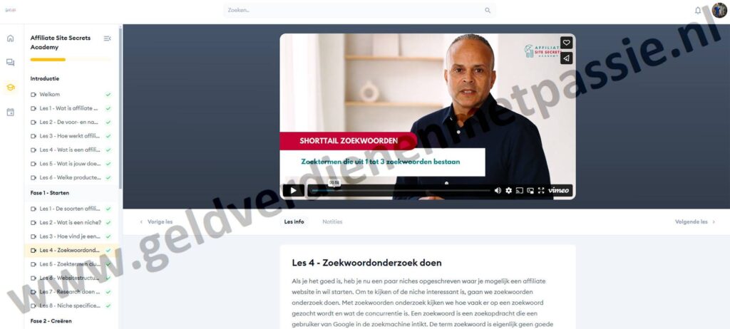 Op deze foto zie je fase 1 van de Affiliate Site Secrets Academy van Rowena Rousseau